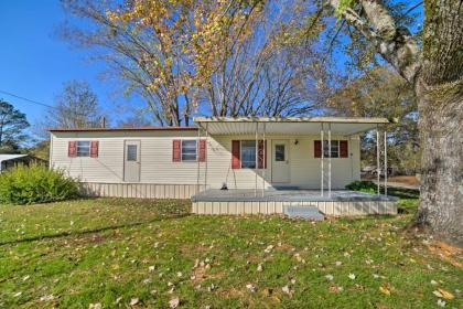 Home in Waterloo Walk to Pickwick Lake with Fishing