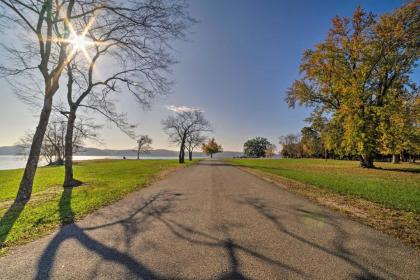 Home in Waterloo Walk to Pickwick Lake with Fishing - image 2