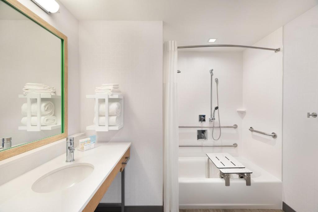 Hampton Inn & Suites Watertown Boston Ma - image 7