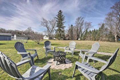 Home 1 Block to Lake with Private Beach Access Watervliet