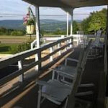 Longhouse Lodge Motel - image 15