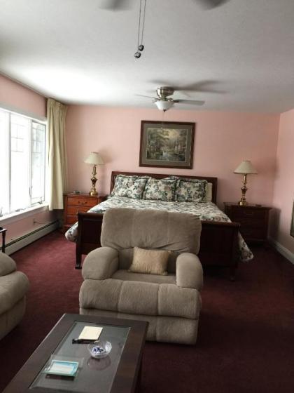 Longhouse Manor B&B - image 8