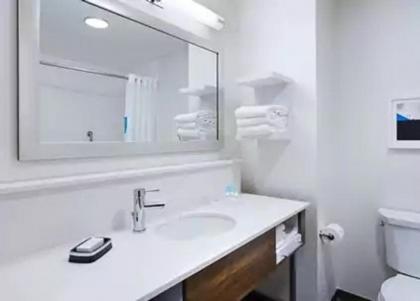 Hampton Inn & Suites Watsonville - image 2