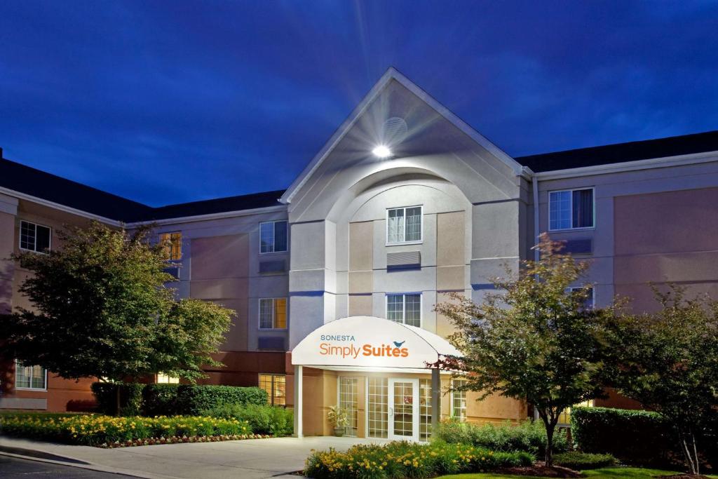 Sonesta Simply Suites Chicago Waukegan - main image