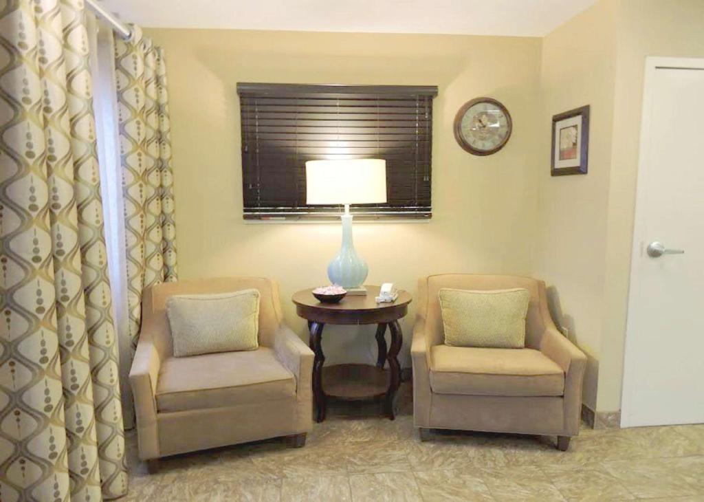 Sonesta Simply Suites Chicago Waukegan - image 3