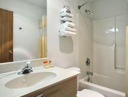 Travelodge by Wyndham Waukegan Gurnee - image 10