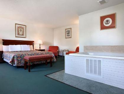 Travelodge by Wyndham Waukegan Gurnee - image 9