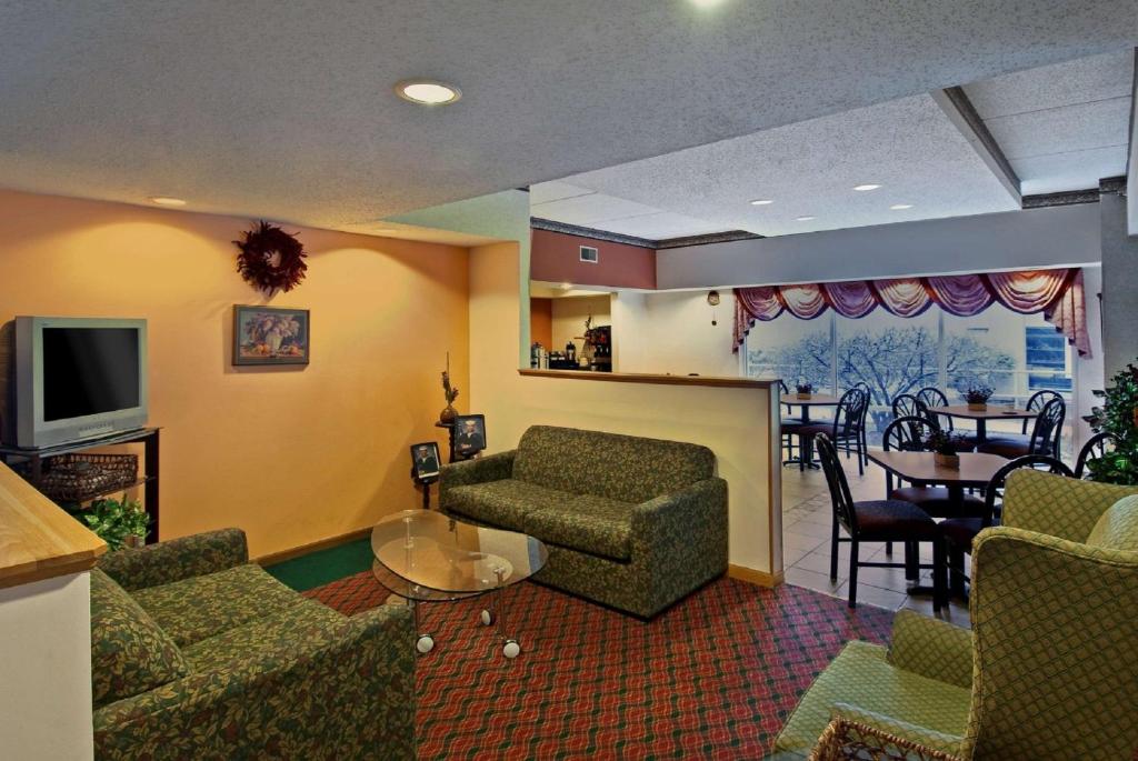 Americas Best Value Inn Waukegan - image 2
