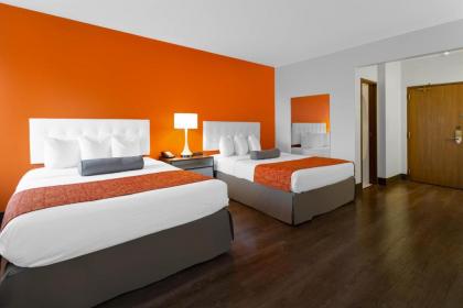 Howard Johnson by Wyndham Waukegan Great Lakes - image 13