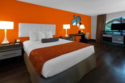 Howard Johnson by Wyndham Waukegan Great Lakes - image 5