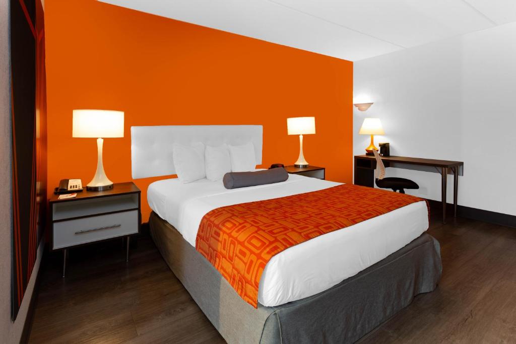 Howard Johnson by Wyndham Waukegan Great Lakes - image 6