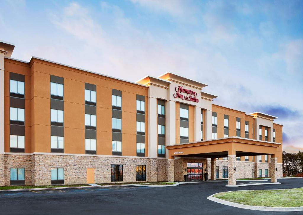 Hampton Inn & Suites Chicago/Waukegan - main image