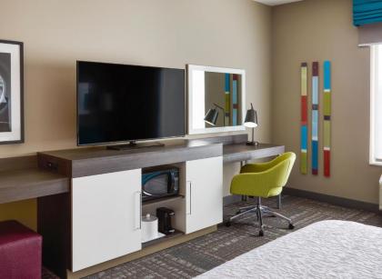 Hampton Inn & Suites Chicago/Waukegan - image 11