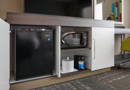 Hampton Inn & Suites Chicago/Waukegan - image 12