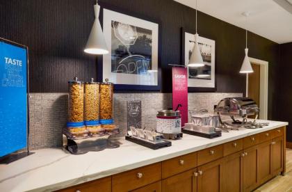 Hampton Inn & Suites Chicago/Waukegan - image 15