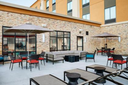 Hampton Inn & Suites Chicago/Waukegan - image 3