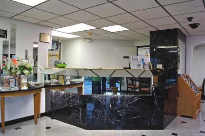 Econo Lodge Waukegan/Gurnee - image 5