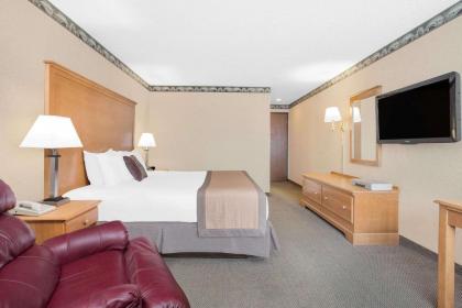 Ramada by Wyndham Waupaca - image 14