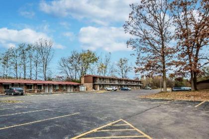 Econo Lodge Waupaca - image 9