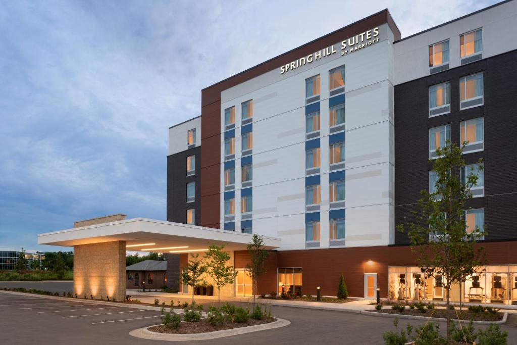 SpringHill Suites by Marriott Milwaukee West/Wauwatosa - main image