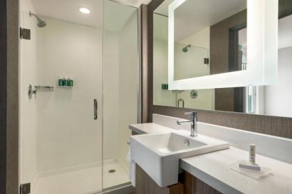SpringHill Suites by Marriott Milwaukee West/Wauwatosa - image 10