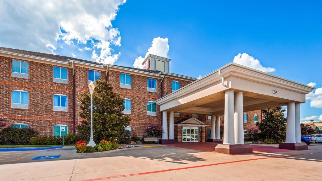 Best Western Plus Waxahachie Inn & Suites - main image