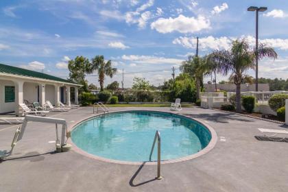 Motel 6 Waycross - image 13