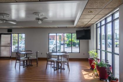 Motel 6 Waycross - image 9