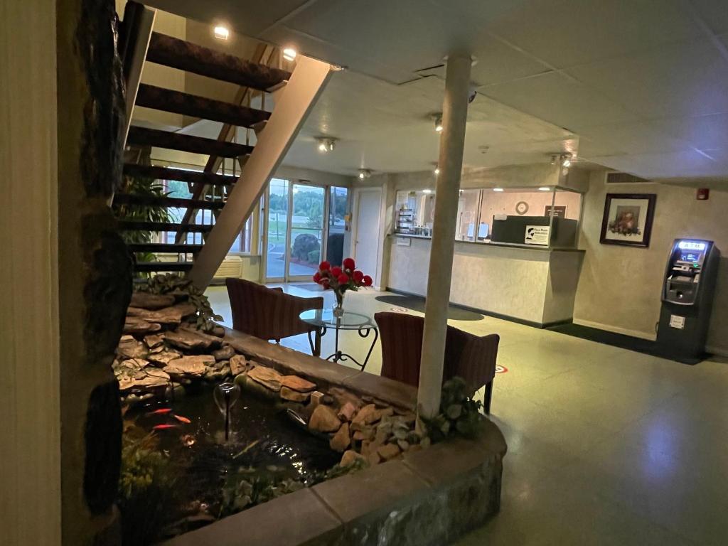 The Wayne Inn - image 3