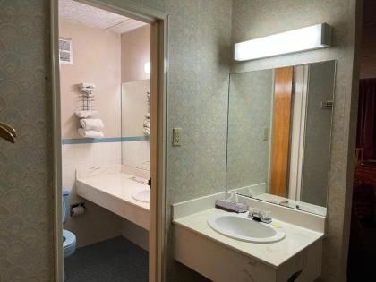 The Wayne Inn - image 7