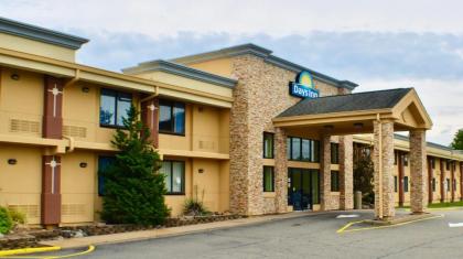 Days Inn by Wyndham Wayne - image 10