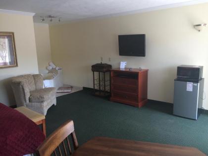 Hurricane Inn - image 2