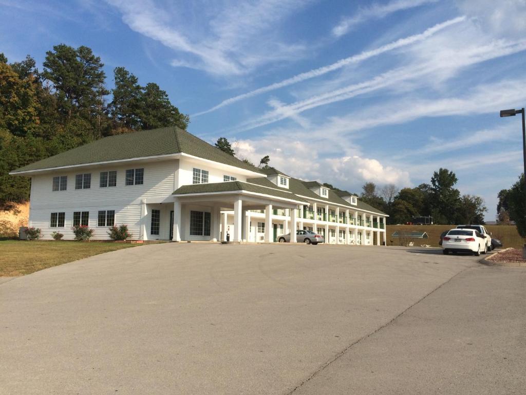 Hurricane Inn - image 3