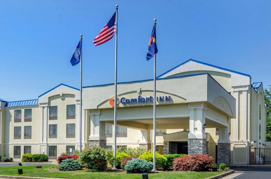 Comfort Inn Waynesboro - main image