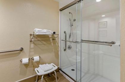 Comfort Inn Waynesboro - image 12