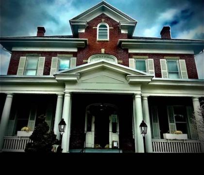 Historic 1912 Hoover House Bed and Breakfast - image 2