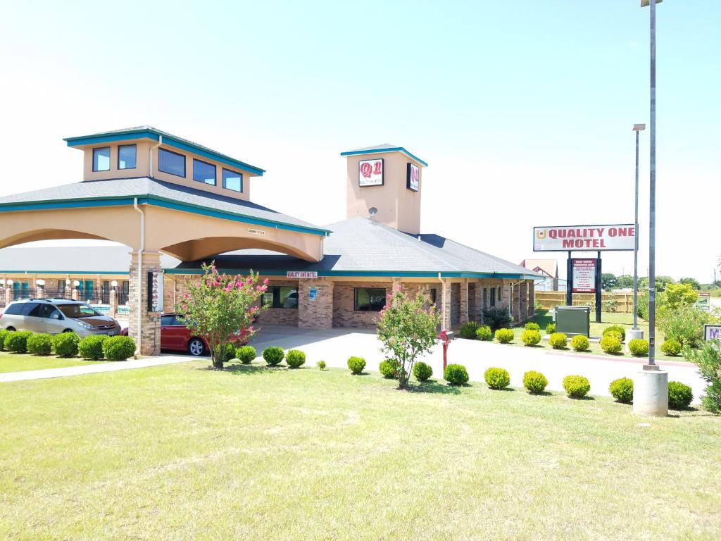 Quality One Motel - main image