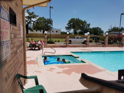 Quality One Motel - image 2