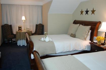 The Simsbury Inn - image 2