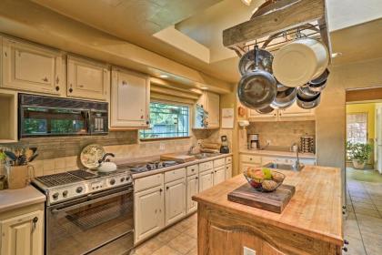Cozy Junction City Cottage with Deck by Connor Creek! - image 8