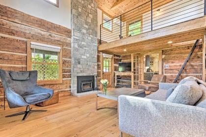 Custom Creekside Cabin 15 mi from Asheville