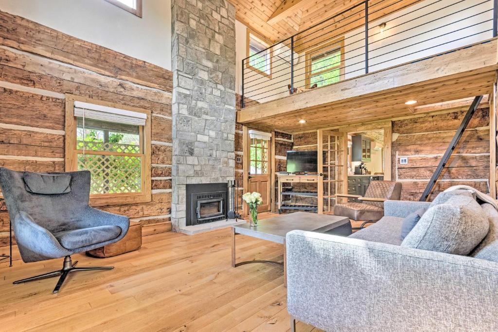 Custom Creekside Cabin 15 Mi from Asheville! - main image