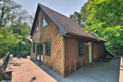 Cozy Cabin with Mtn Views 7 Mi to Weaverville!