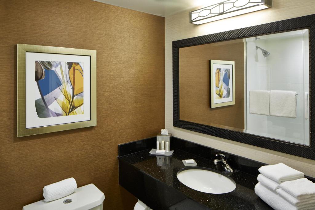 Fairfield Inn by Marriott Rochester East - image 3