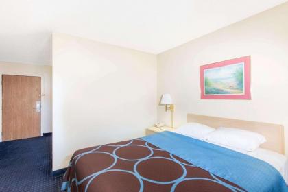 Super 8 by Wyndham Webster/Rochester - image 10