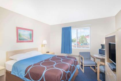 Super 8 by Wyndham Webster/Rochester - image 9