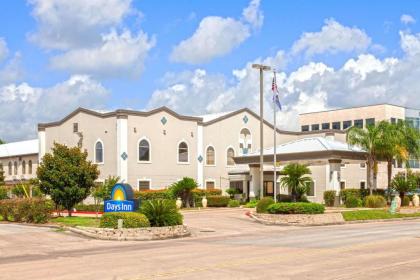 Days Inn & Suites By Wyndham Webster Nasa-clearlake-houston Webster, Tx