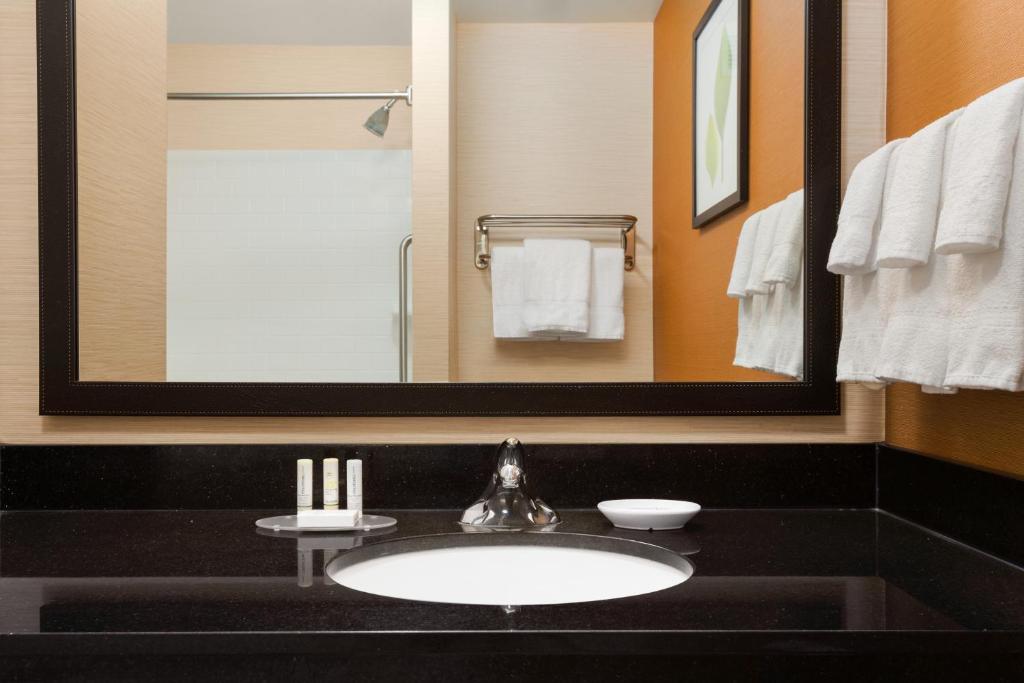 Fairfield Inn & Suites by Marriott Weirton - image 3