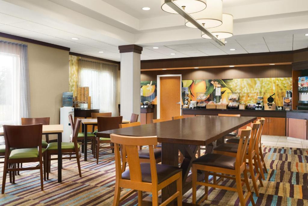 Fairfield Inn & Suites by Marriott Weirton - image 6