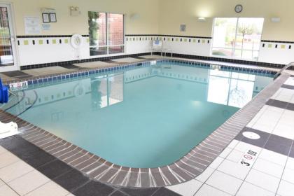Fairfield Inn & Suites by Marriott Weirton - image 9